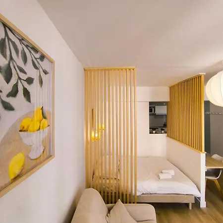 Large Bright アパート